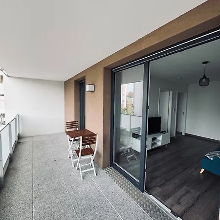 Apartman Cozy With Balcony And Secure Parking