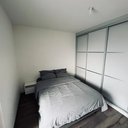 Apartman Cozy With Balcony And Secure Parking