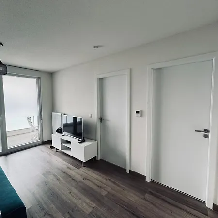 Apartman Cozy With Balcony And Secure Parking